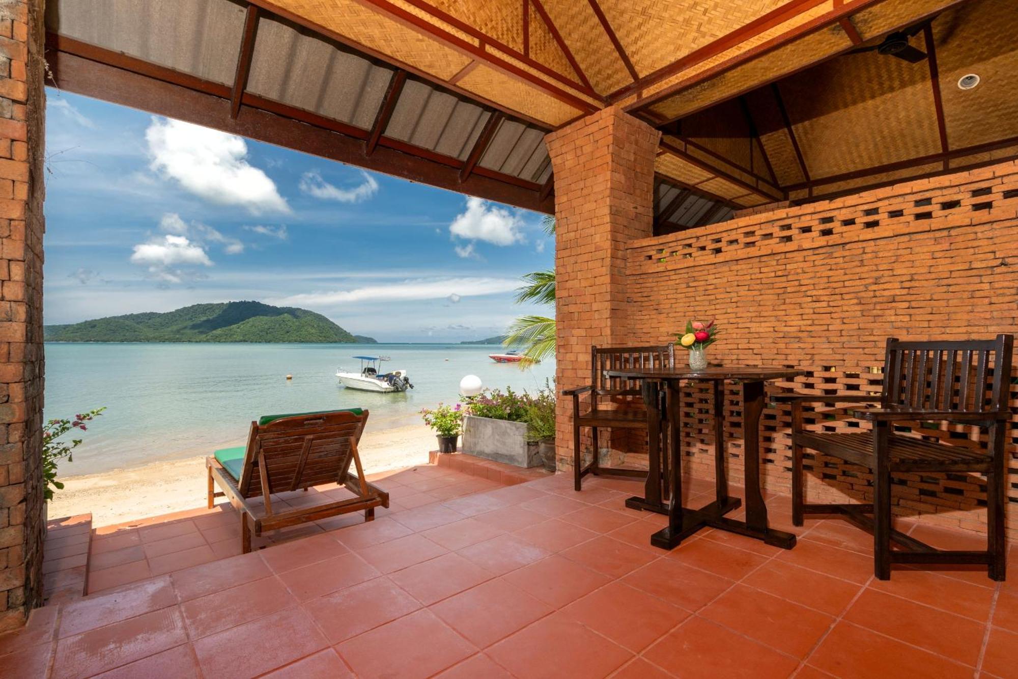 Friendship Beach Resort & Atmanjai Wellness Centre Rawai Экстерьер фото